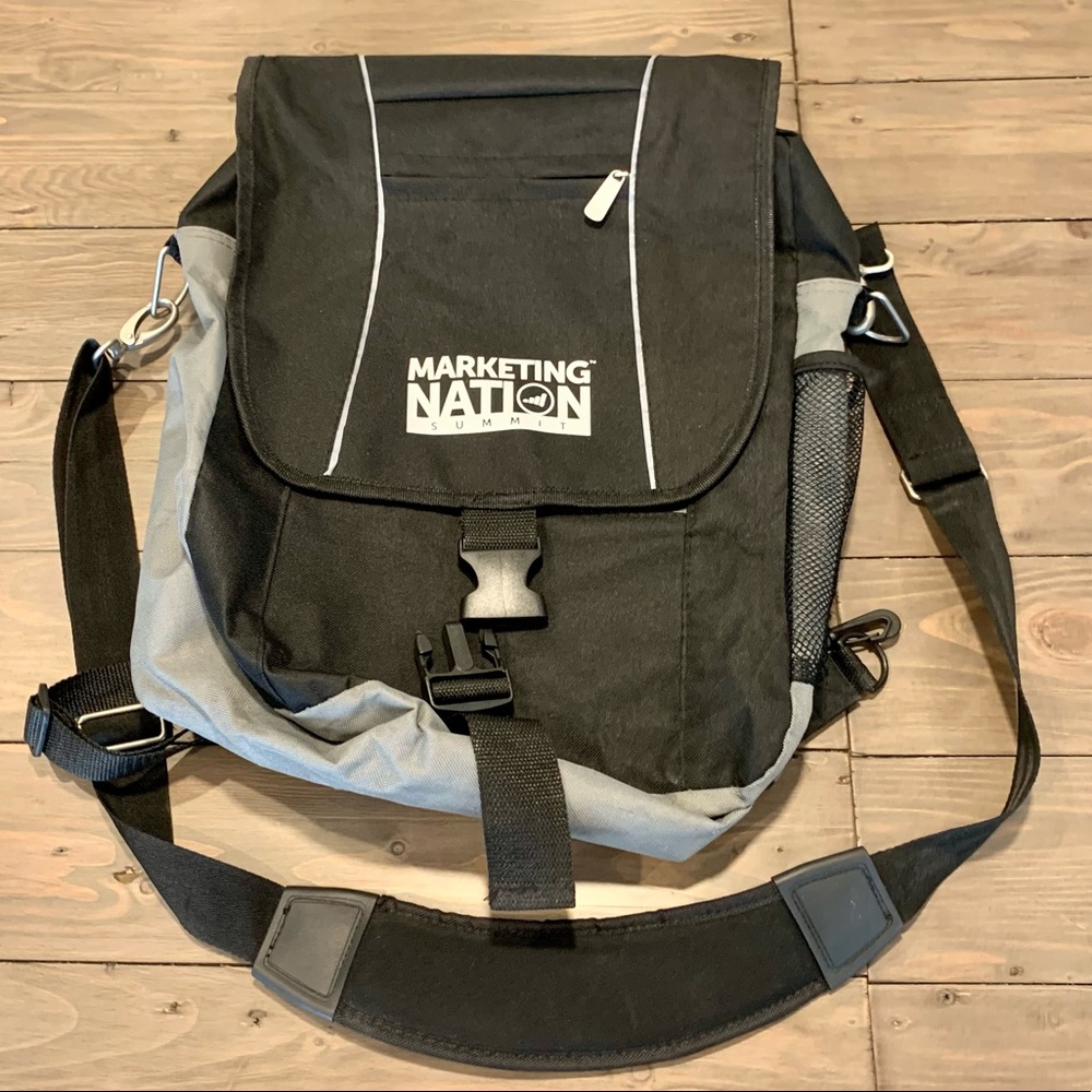 messenger style, laptop bag. Has area for storing water bottle,